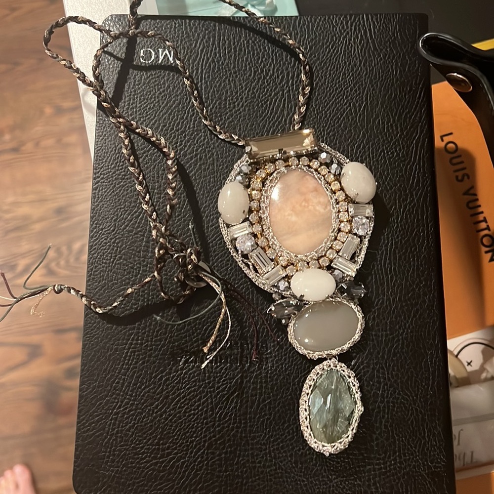 Jem tie necklace - Picture 2 of 3
